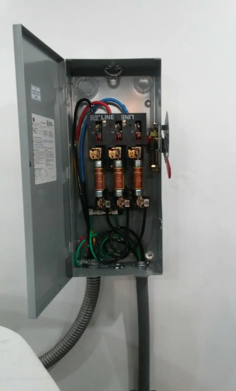 Three-phase disconnect switch installed for Smoke Detector Installation in Fort Valley